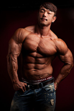 myfavoritemusclemen: Yoon Jong Muc .