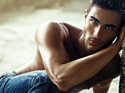 gaypornemporium:  Hot men in your area are looking for no-strings
