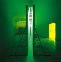 vjeranski:  Green Light Corridor, 1970 Bruce Nauman 