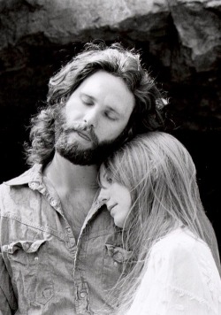 sixtiesdoitbetter:  Jim Morrison and Pamela Courson.