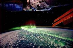 space-pics:  The Southern Lights as seen from outer space [900