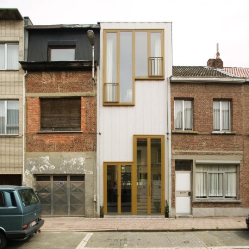 Love these type of narrow houses.  Just need to add a roof garden.