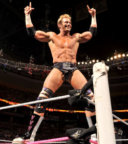 fishbulbsuplex:  Zack Ryder  Now if I can just take a seat on