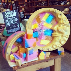 lushgeek:  By far one of the prettiest soaps Lush has come up