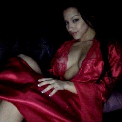 abellaxxx:  This sexy robe has me feeling I’m Victoria Greyson
