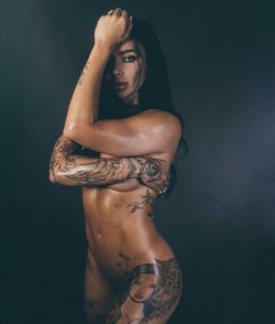 Sexy Women With Tats