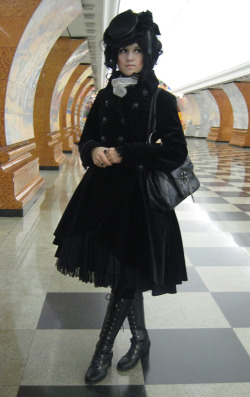 hide-vi:  My outfit for friend`s birthday meet Coat, bag, choker