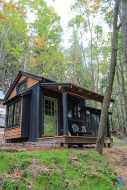 thewindisblowing:  roughcutpaper:  Some cool small homes  drooooling