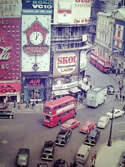 doyoulikevintage:  Piccadilly circus 