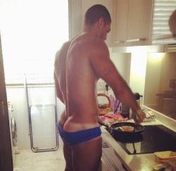 bigbroth4u:  Butt cleavage, tan lines and dudes who fix grilled