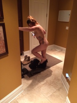 creepshots:  Getting undressed