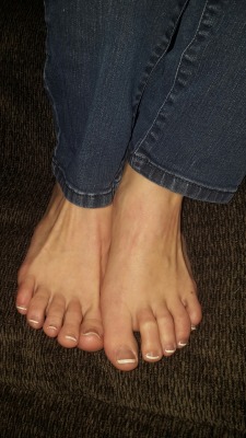 myprettywifesfeet:  those candid sexy feet looking good as always.please