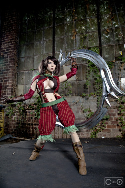 iriscosplay:Riddle as Tira from Soul Calibur by moshunmanCheck out http://iriscosplay.tumblr.com for more awesome cosplay