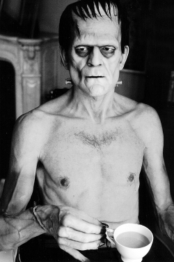 vintagegal:  Boris Karloff life-size sculpture by Mike Hill-