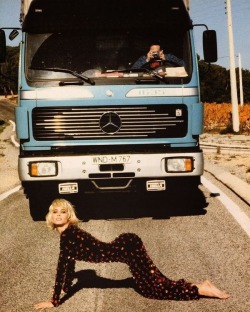 niuniuyork:  Christy Turlington by Ellen von Unwerth for Vogue