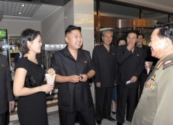 camileaz:Hilarious: North Korea WTF moments# 4 At the moviesKim