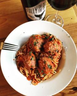 mrakfoodcraze:[Homemade] Spaghetti and meatballs - everything