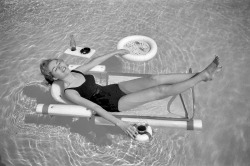 greeneyes55:  Sunbathing 1961 Photo: Bob Sandberg  
