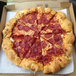surferfitgirl:  irontemple:  fatty-food:  Pizza Hut, 3 Cheese