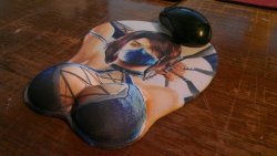 dorkly:  Mortal Kombat Mouse Pad is Well-Endowed For those lonely