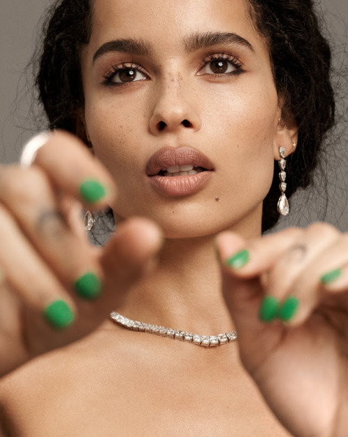 modely-way:Zoë Kravitz for ELLE, shot by Paola Kudacki