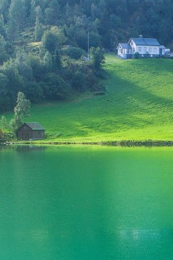 ponderation:  Stryn, Norway by Woody L. Chu 