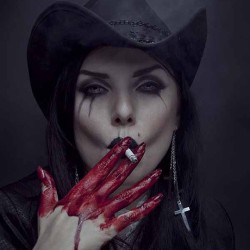 sharuzen:  Bloody Friday night everyone… #vamp #vampire #goth