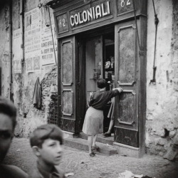 valscrapbook:  greeneyes55: Ercolano Italy 1950s,Photo: Fosco