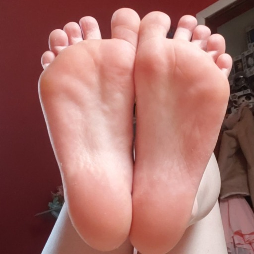 miss-ashsfeet:Nice shot 🤪📷Check out my onlyfans https://onlyfans.com/miss-ashsfeet