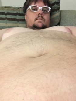 gordo4gordo4superchub:  luvbigbelly:  Love this guy. So hot!  Mmmmmmmmmmmmmmmm Yummy   He packing everywhere, and I heartily approve