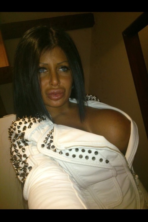 silliconedollz:  Love how vacant this #BimboFuckDoll looks and those huge lips are just perfect 