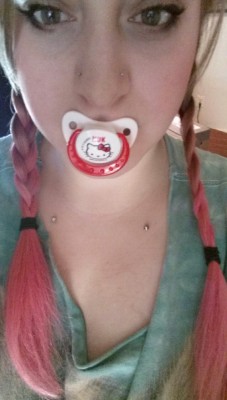 pleasingdaddy:  Her piercings, her hair, and her pacy omg i want 