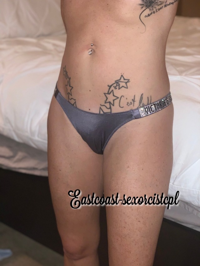 eastcoast-sexorcistcpl:Come see all my exclusive fully nude content