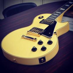 gibsonguitarsg:  ‘74 Les Paul Custom Reissue in Vintage Classic