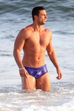 briefsgalore:  Every day new hot guys showing off their body