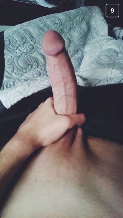 gay-gifs:  Love this guy! His snapchat is @sportboy96, heâ€™s 19 years old and heâ€™s looking for atlethic masters