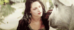 woodlyndefae:  Snow White and the huntsman (2012)   Source:http://giphy.com/search/snow-white-and-the-huntsman/11