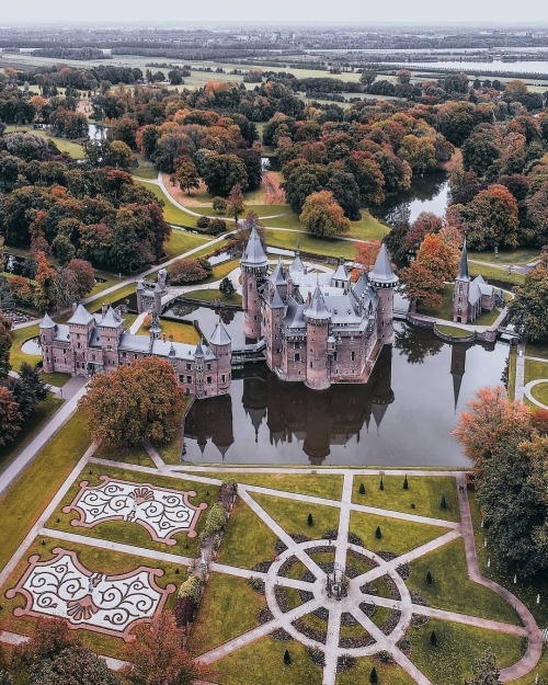 livesunique:  Kasteel de Haar, Utrecht, the Netherlands  