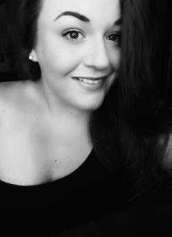 SexySteph1988 looking fab in black and white
