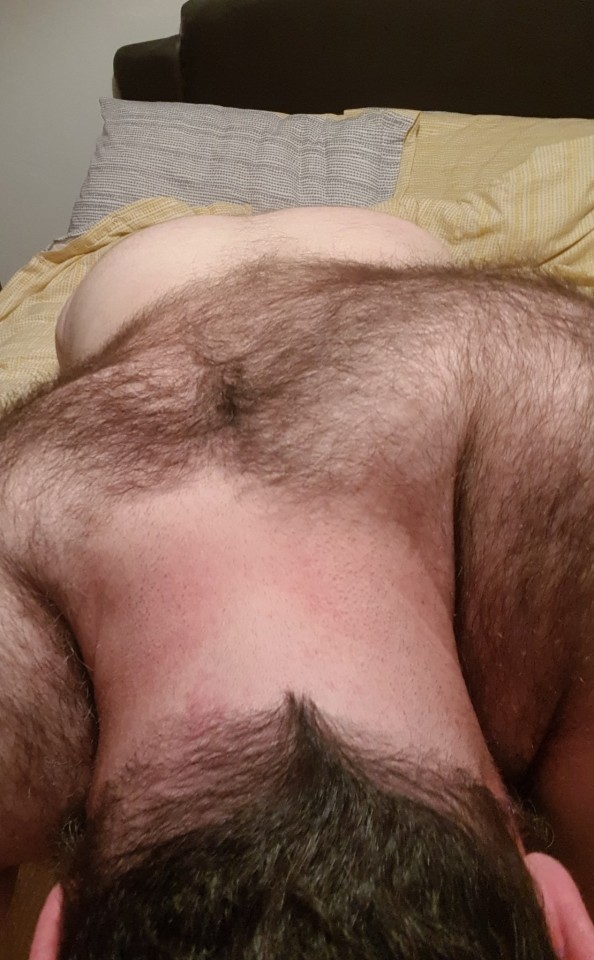 rednecktrucker57:bigbottombarebackbear:Damn sure love to be on