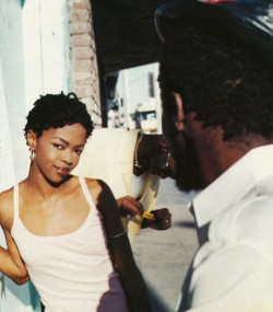 fivestarsoulmotel:  90shiphopraprnb:  Fugees   catch me in my