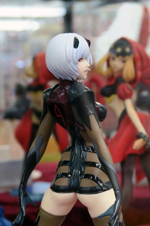 ninetail-fox:Ayanami Rei ,Akihabara