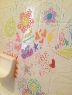 mydaddysdummy:  The only thing I like more than my new bath crayons