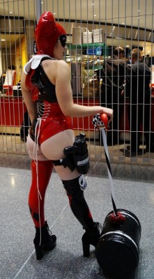 cosplay-booties:  Harleyquinn by zer0guard 