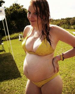 maternityfashionlooks:  @bikini_heat  @bikini_heat 