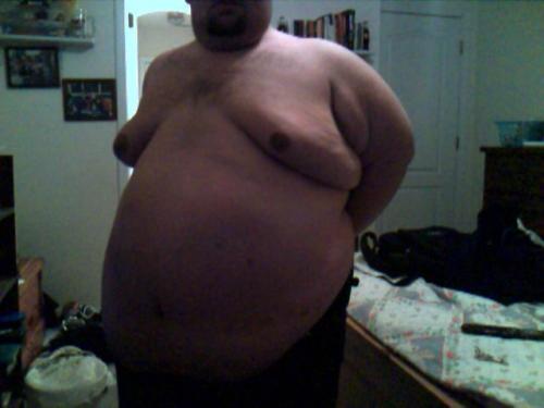 blubberchubx:  Is there a feeder that want fatties like the piggy in the bottom photo? Because I want to be made into such a pathetic helpless blob.  I have someone in mind for that last picture…