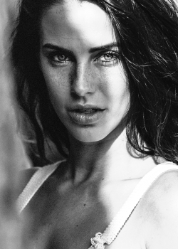 Jessica Lowndes