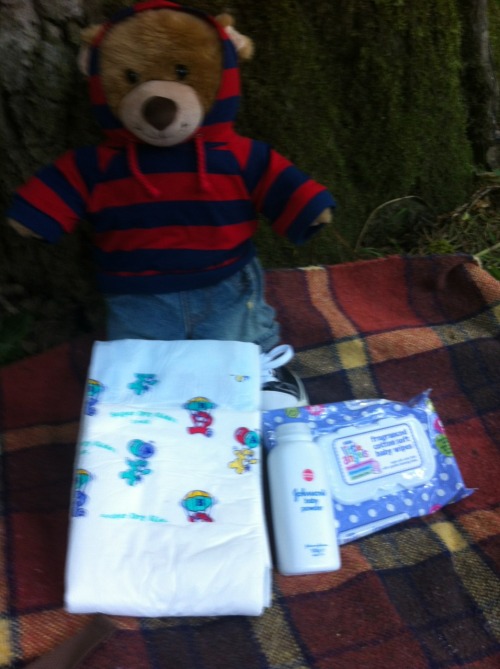 lilscruff:  babyjasonabdl:  JJ bear having a fun adventure too.   I am so jealous of your tee shirt.