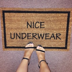 its-jackndianne:buggybee:Gigglesnorts  I’m in the market for a new doormat.