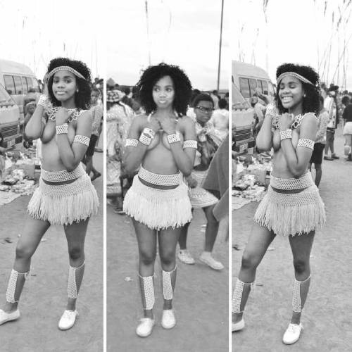   South African Zulu reed dancer khanyimathole.  ‘And now, why are we hiding?’, my friend (taking photo) asked lol yah yah feeling brave>>> posting>>> #reeddance #zulugirl #umhlanga #culture#southafricangirl #africanwomen#afr